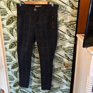 JJ64 black w white plaid pattern Democracy 10